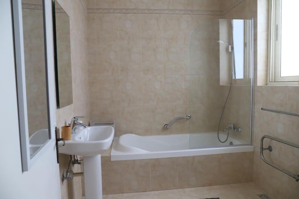 Seaview 3 Bedroom Apartment In Sliema Bagian luar foto